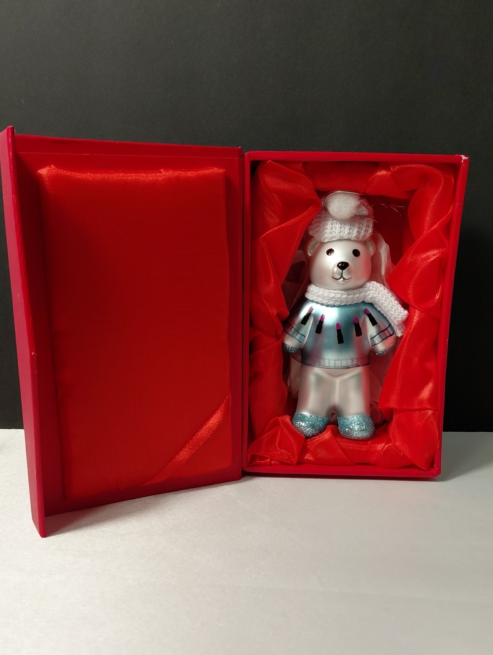 Signed Chelsea Scott Founder Of The Beauty Spy Polar Bear Ornament